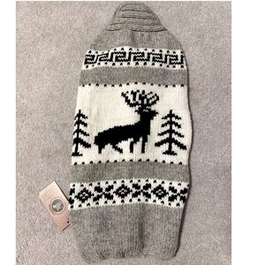 NEW Chilly Dog Grey Wool Reindeer Sweater Shawl Hand Knit NWT Sz. Med 18-29 lbs